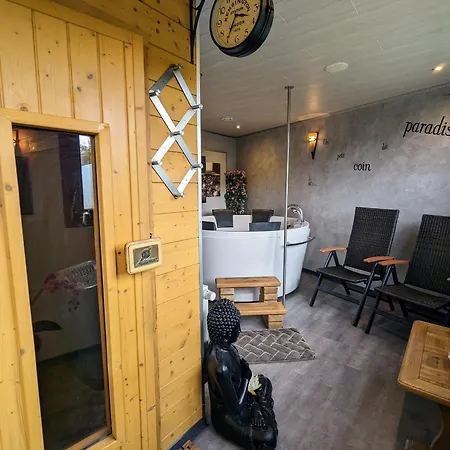 Dans Les Arbres Avec Terrasse Et Coin Barbecue, Ideale Pour Des Sejours En Pleine Nature - Fr-1-589-437