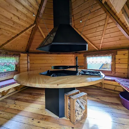 Dans Les Arbres Avec Terrasse Et Coin Barbecue, Ideale Pour Des Sejours En Pleine Nature - Fr-1-589-437 Ferdrupt