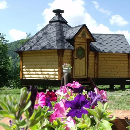 Dans Les Arbres Avec Terrasse Et Coin Barbecue, Ideale Pour Des Sejours En Pleine Nature - Fr-1-589-437 Ferdrupt